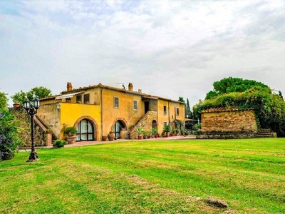 Prodej vily s překrásným výhledem do vinic a okolních kopců, Orciano Pisano, Toskánkso, ITA
