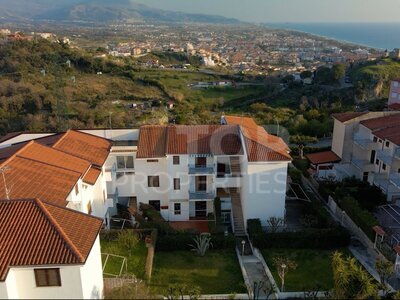 Prodej bytu 3+kk s výhledem na moře a Staré město Scalea, region Calábrie, Itálie