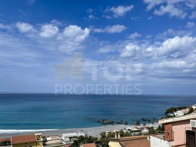 Prodej luxusního apartmánu s velkou terasou s výhledem na moře, město Scalea, region Calabrie, Itáli