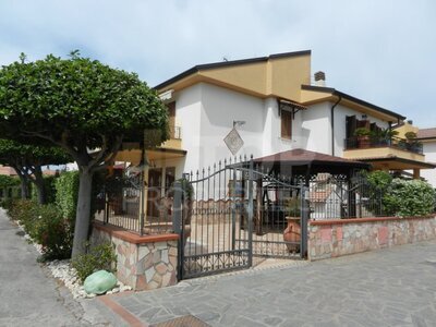 Prodej dvoupatrové vily se zahradou ve městě Santa Maria del Cedro-SCALEA, Calabria, ITA