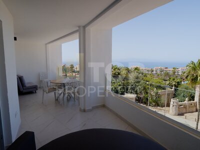 Prodej apartmánu 3+kk s prostornou terasou v centru města, Costa Adeje, Tenerife, Španělsko