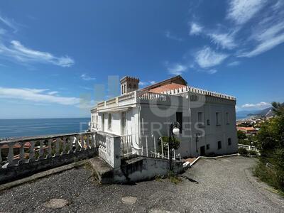 Prodej bytu 4+kk s panoramatickou terasou, výhled na moře a město Praia a Mare, region Calabrie,ITA